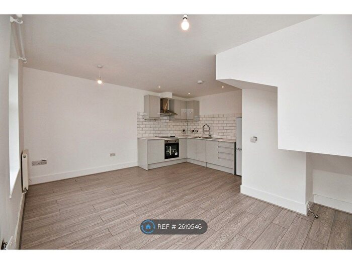 2 Bedroom Flat To Rent In Coveny Street, Cardiff, CF24