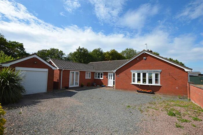 4 Bedroom Detached Bungalow For Sale In Broadway, Crowland, Peterborough, PE6