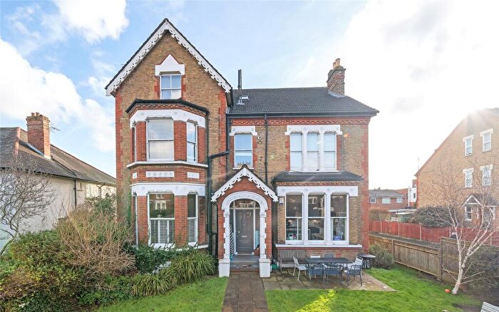 3 Bedroom Maisonette For Sale In Lancaster Avenue, London, SE27