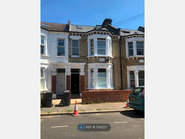 2 Bedroom Flat To Rent In Brading Road, London, SW2