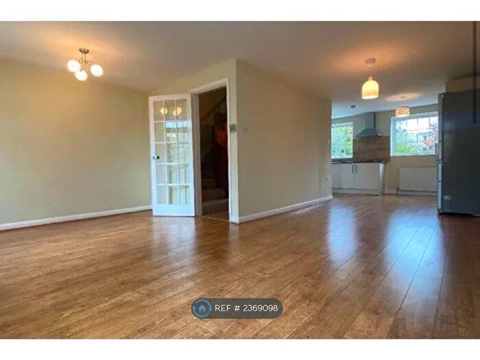 4 Bedroom Terraced House To Rent In Paul Gardens, Croydon, CR0