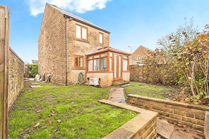 3 Bedroom Detached House For Sale In Flaxen Court, Bradford, BD6