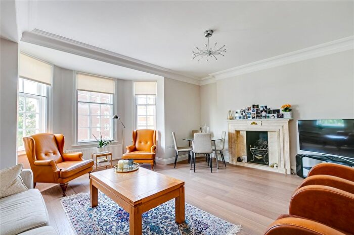 3 Bedroom Flat To Rent In Onslow Square, South Kensington, SW7
