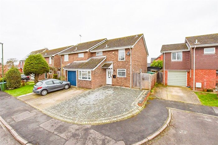4 Bedroom Semi Detached House For Sale In Lamorna Gardens, Westergate, Chichester, West Sussex, PO20