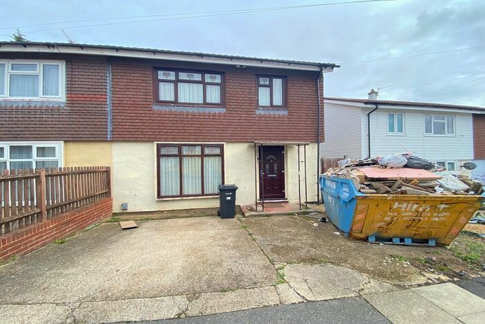 4 Bedroom Terraced House To Rent In Huntsman Road, Ilford, IG6