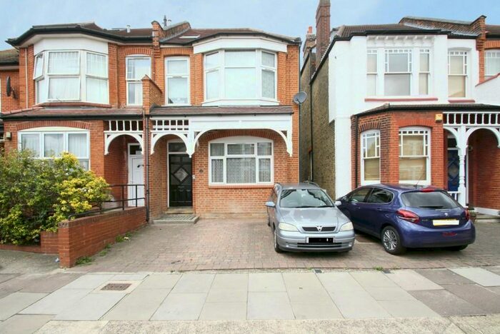 1 Bedroom Apartment To Rent In Roseneath Avenue, Winchmore Hill, N21