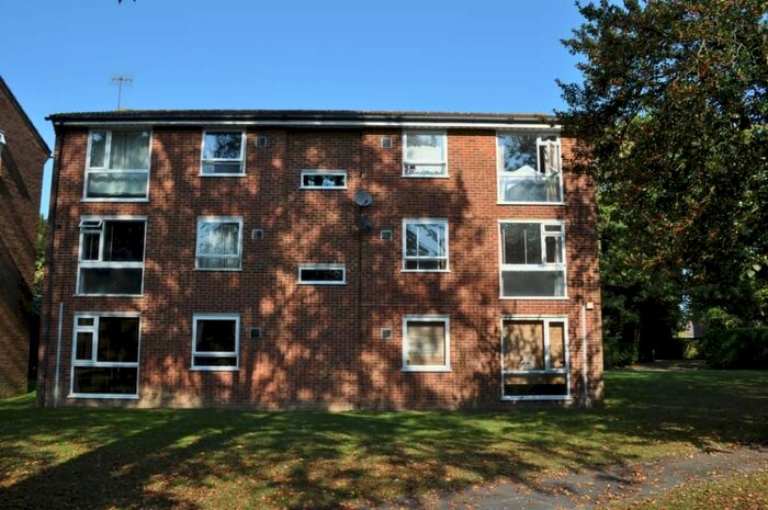1 Bedroom Flat To Rent In Aurum Close, Horley, Surrey, RH6