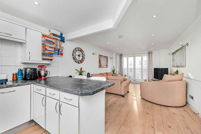 2 Bedroom Flat To Rent In Cotton Row, Wandsworth Town, London, SW11