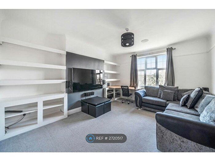 1 Bedroom Flat To Rent In Norbiton Hall, Kingston Upon Thames, KT2