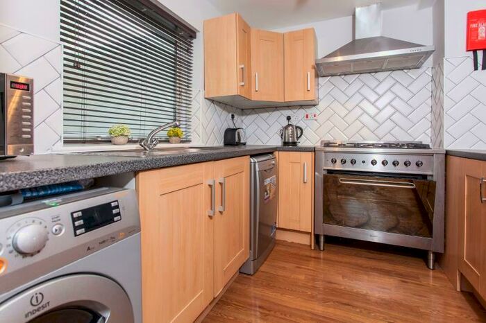 6 Bedroom Terraced House To Rent In Moy Road, Cardiff, CF24