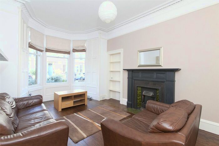 2 Bedroom Flat To Rent In Comely Bank Street, Edinburgh, EH4