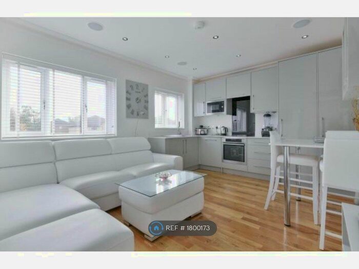 1 Bedroom Flat To Rent In Rowallan Court, London, SE6