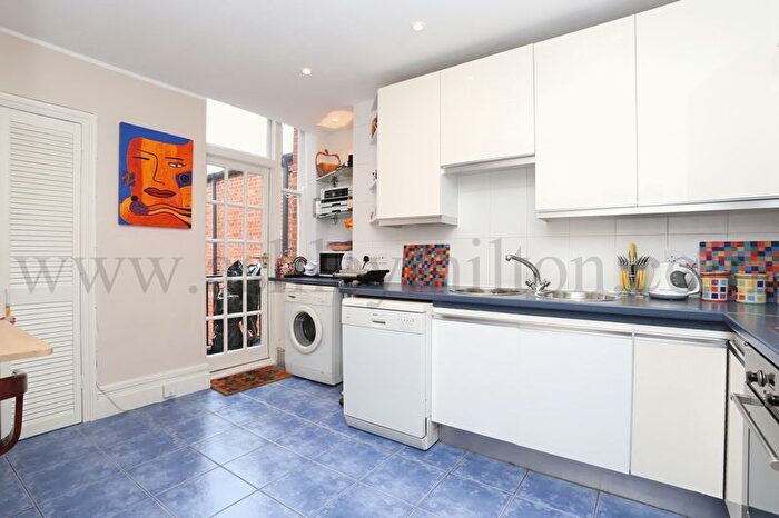 2 Bedroom Flat For Sale In Elgin Avenue, London, W9