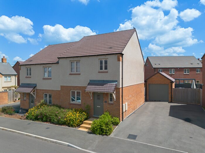 3 Bedroom Semi-Detached House For Sale In Coppice Drive, Lutterworth, LE17