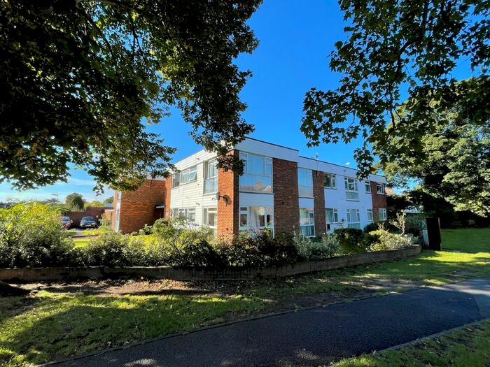 2 Bedroom Flat To Rent In Kilmiston House, Manygate Lane, Shepperton, TW17