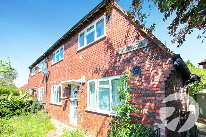 2 Bedroom Maisonette For Sale In The Vista, London, SE9