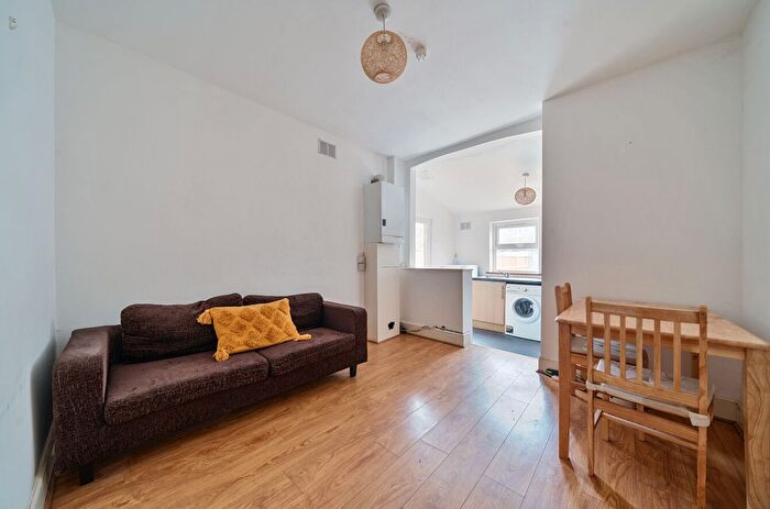 2 Bedroom Flat To Rent In Kimberley Gardens, Harringay, London, N4