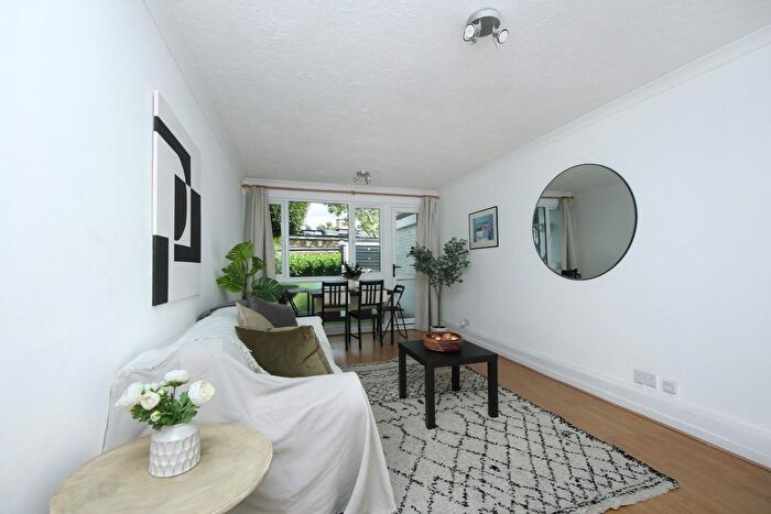 1 Bedroom Flat To Rent In Fairlea Place, W5