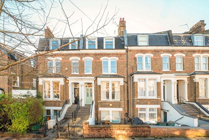3 Bedroom Flat For Sale In Tufnell Park Road, Tufnell Park, N19