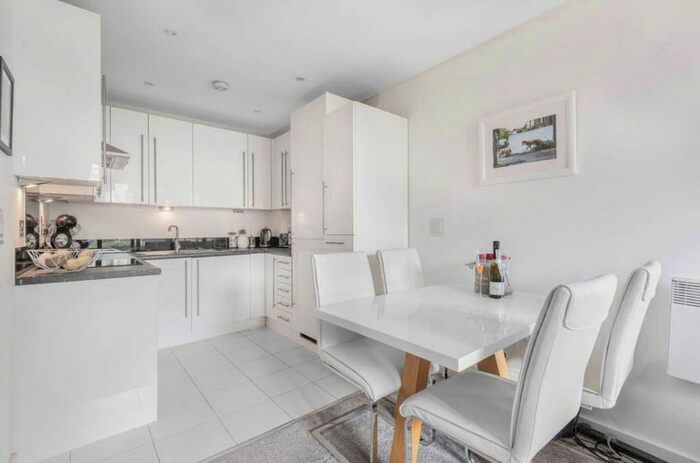 1 Bedroom Flat To Rent In Hallsville Road, Canning Town, London, E16