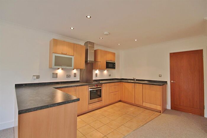 3 Bedroom Flat To Rent In Waterways, Oxford Epc Rating D, OX2