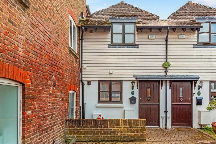 1 Bedroom Terraced House For Sale In River Road, Arundel, BN18