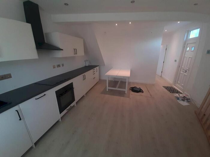 3 Bedroom Flat To Rent In London Road, Plastow, E13