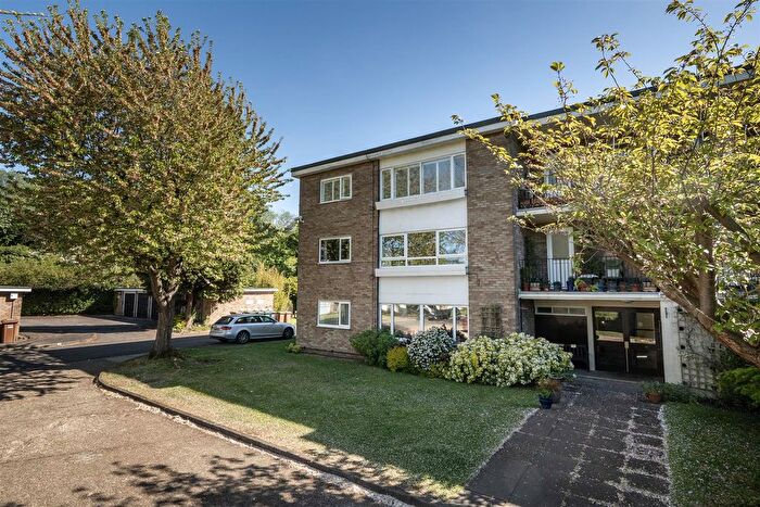2 Bedroom Flat For Sale In Sycamore Road, Croxley Green, Hertfordshire, WD3