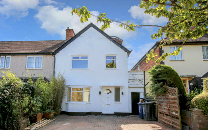 4 Bedroom End Of Terrace House To Rent In Long Drive, Acton, W3