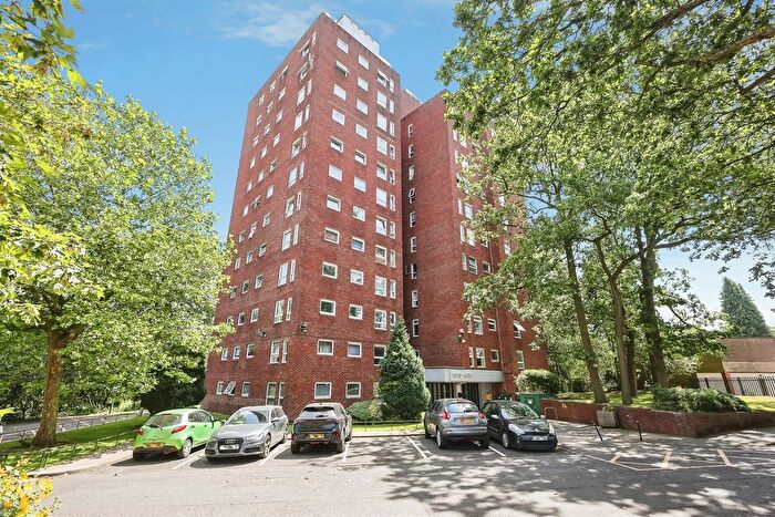 1 Bedroom Flat For Sale In Wake Green Park, Birmingham, B13