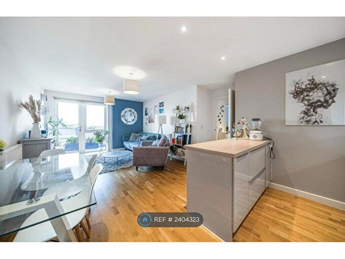 2 Bedroom Flat To Rent In Crossways, Slough, SL1