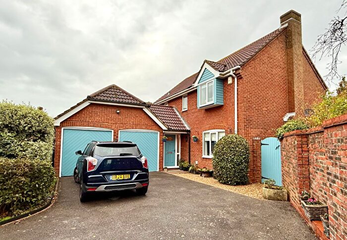 4 Bedroom Detached House For Sale In Somervell Close, Gosport, PO12