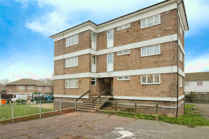 1 Bedroom Apartment To Rent In Oldwyk, Basildon, SS16