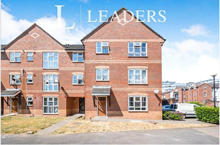 2 Bedroom Apartment For Sale In Wey View Court, Walnut Tree Close, Guildford, GU1
