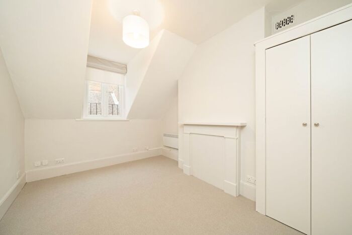 3 Bedroom Flat To Rent In Kings Road, London, SW3