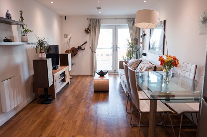 1 Bedroom Apartment To Rent In West Central, Slough, SL2