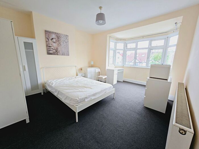 Studio To Rent In Cairnfield Avenue, London, NW2