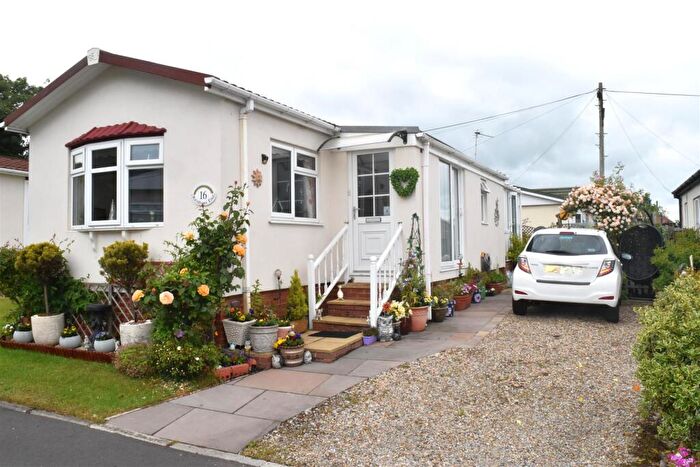 2 Bedroom Park Home For Sale In Grosvenor Park, Ripon, HG4