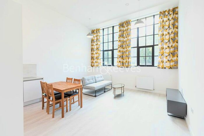 1 Bedroom Flat To Rent In Carnation Gardens, Hayes, UB3