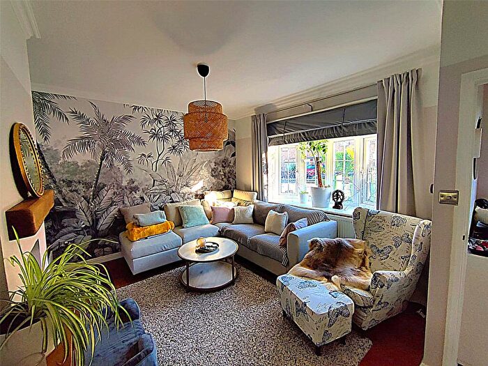 4 Bedroom Semi-Detached House To Rent In Holburne Gardens, London, SE3