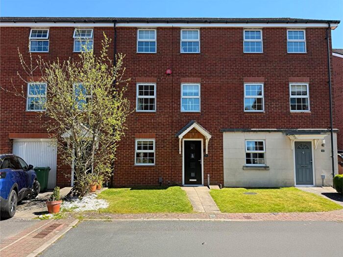 4 Bedroom Terraced House For Sale In Oaktree Lane, Huddersfield, HD3