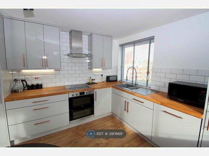 2 Bedroom Flat To Rent In Bramley Hill, South Croydon, CR2