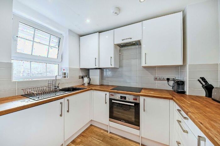 3 Bedroom Flat To Rent In Tilson Gardens, London, SW2