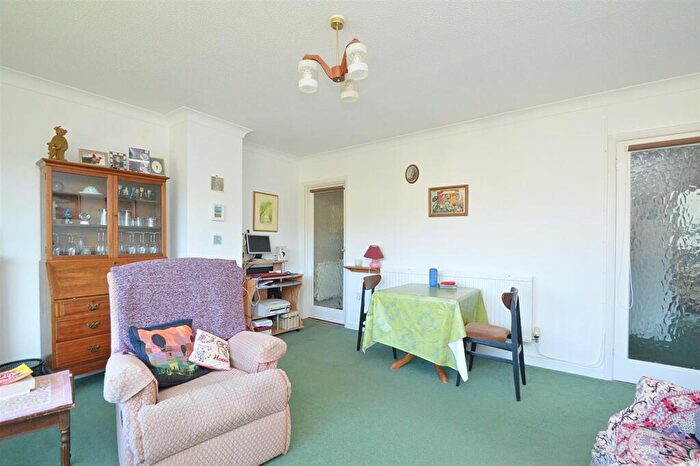 2 Bedroom Flat For Sale In Fantastic Countryside Views * Wroxall, PO38