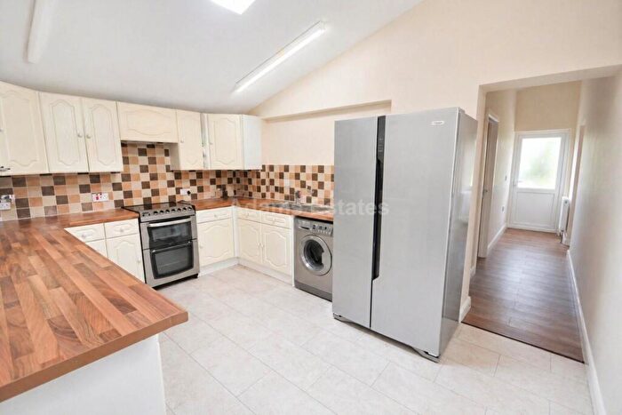 4 Bedroom Semi Detached House To Rent In Westlands Ave, Reading, RG2