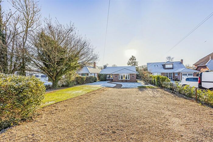 4 Bedroom Detached Bungalow For Sale In New Road, Lovedean, PO8