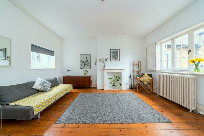 Apartment To Rent In Sedgmoor Place, London, SE5