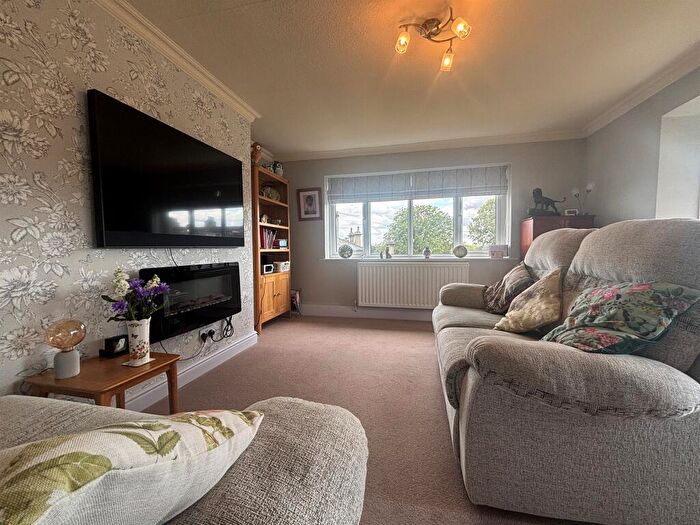 2 Bedroom Apartment For Sale In The Drive, Halifax, HX3