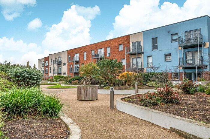 2 Bedroom Flat For Sale In John Thornycroft Road, Southampton, SO19