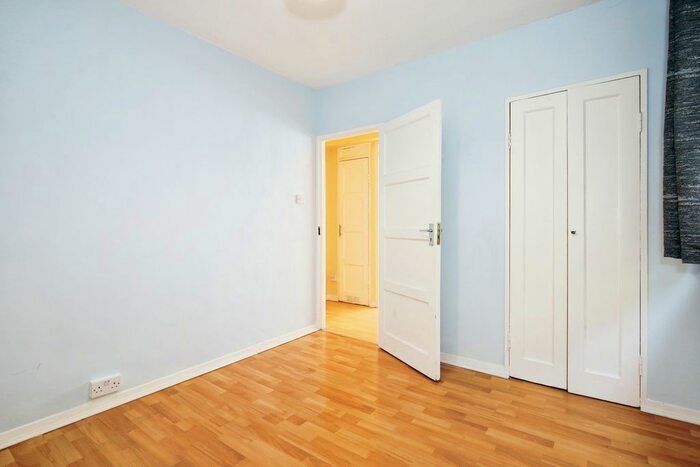 2 Bedroom Flat To Rent In Elizabeth Gardens, London, W3